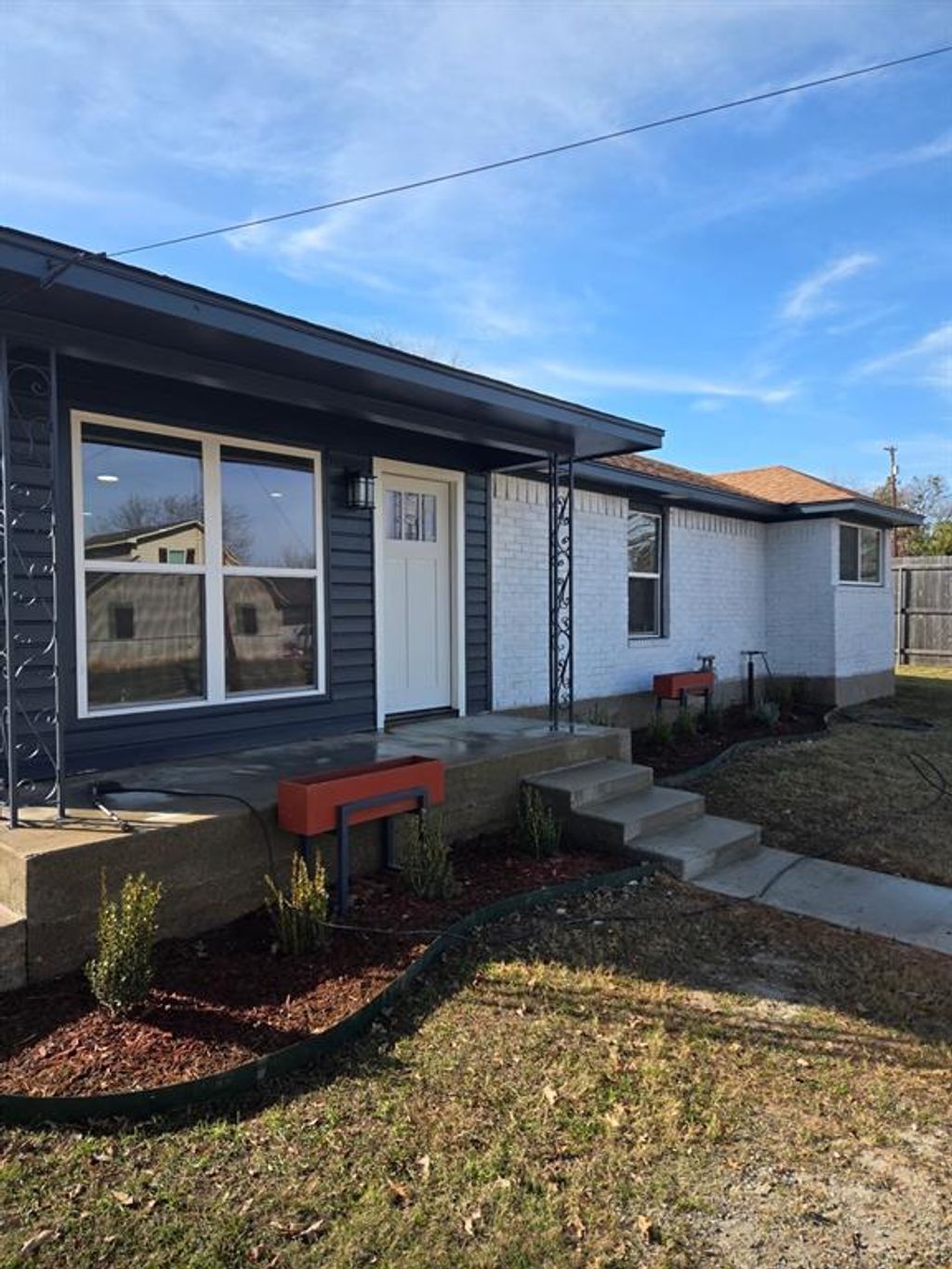 Photo of 2110 N 06th Street, Waco, TX 76708 (MLS # 21138881)