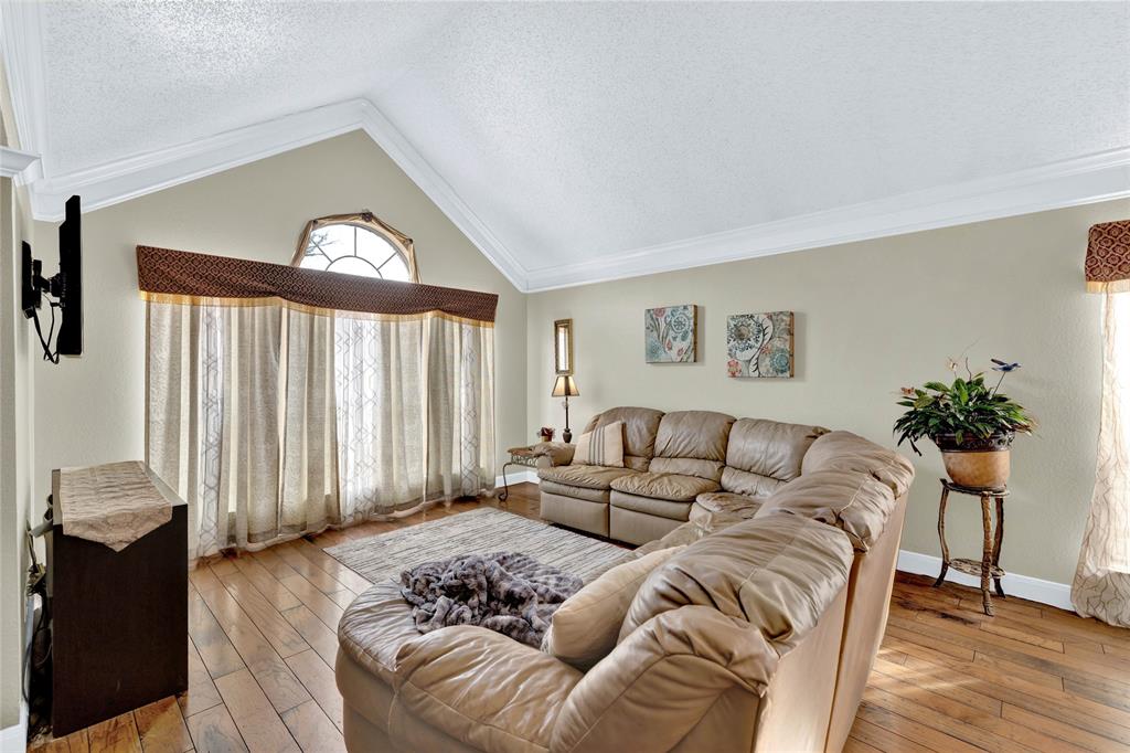 2129 Lakeway Terrace