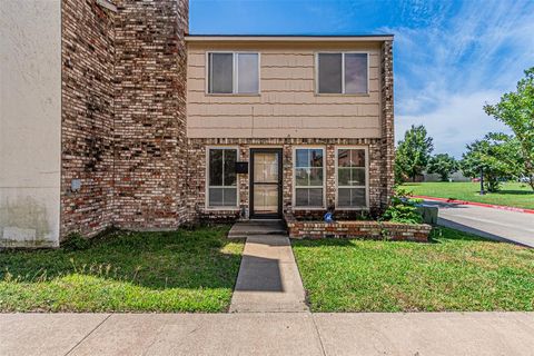 Photo of 3626 Holly Tree Trail, Garland, TX 75044 (MLS # 20945927)