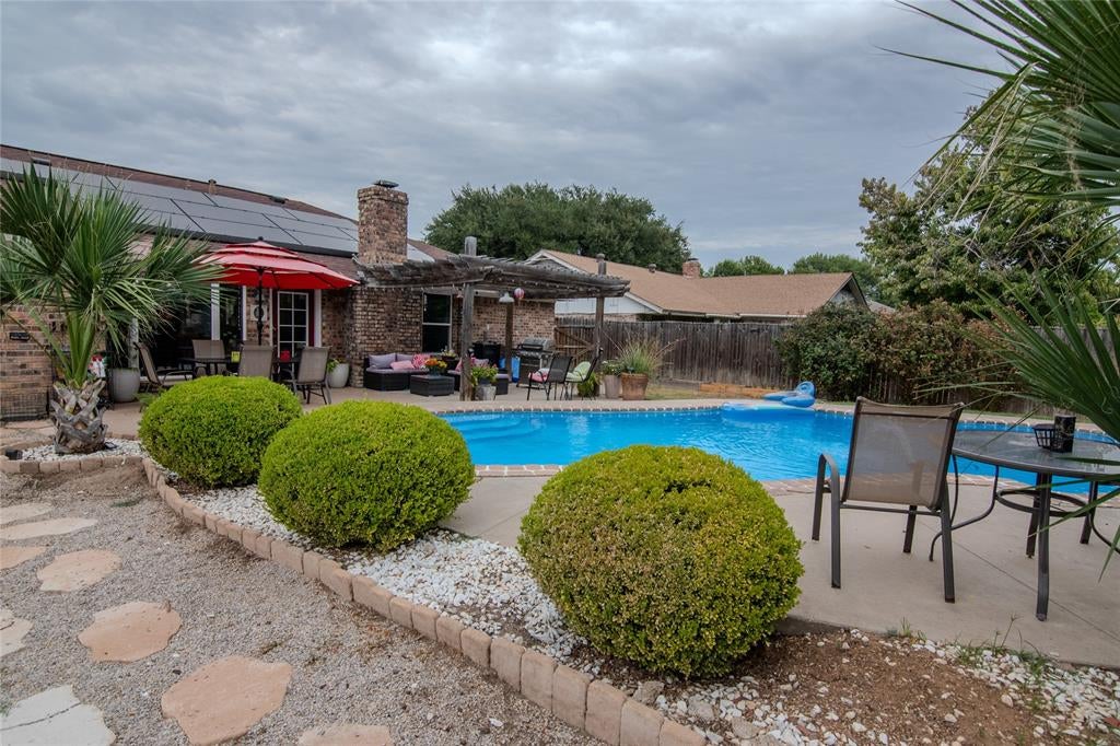 4128 Longleaf Lane