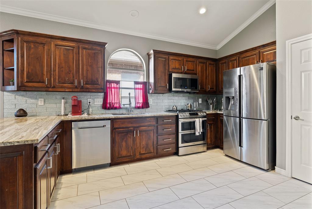 Photo 11 of 23 of 10001 Butte Meadows Drive house