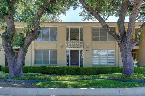 Photo of 11150 Valleydale Drive #A, Dallas, TX 75230 (MLS # 20973665)