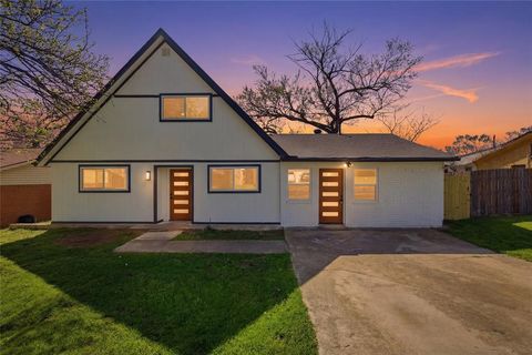 Photo of 661 Oak Drive, Hurst, TX 76053 (MLS # 21213437)