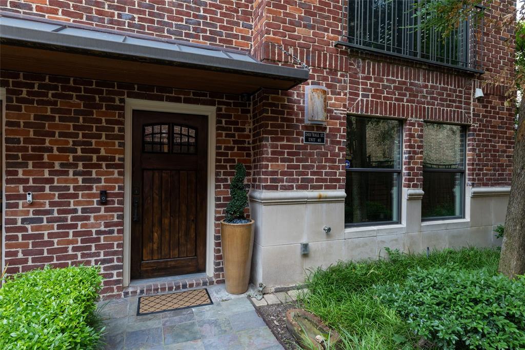 2411 N Hall Street 40