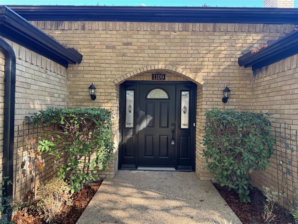 1109 E Berkeley Drive