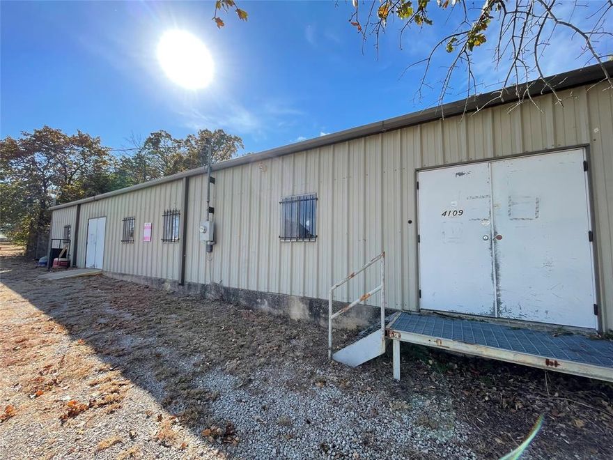 This property is one block off busy Morton St but outside city limits. That means there are no zoning requirements. With 3,780 sq. feet, this building is sure to meet all of your needs. There is a loading dock in front and a fenced-in yard that is almost an acre. There are two garage doors at the back to access the insulated shop. The owners are willing to make accommodations to suit your needs, with a possible increase in rent. They are also willing to split the unit to have two tenants, but it is a shared bathroom.