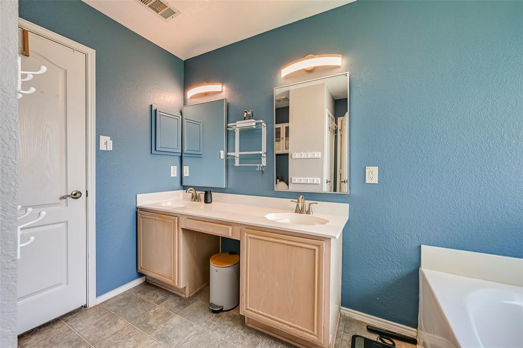 HERITAGE PH 3 BLK 6 LT 14 - Residential