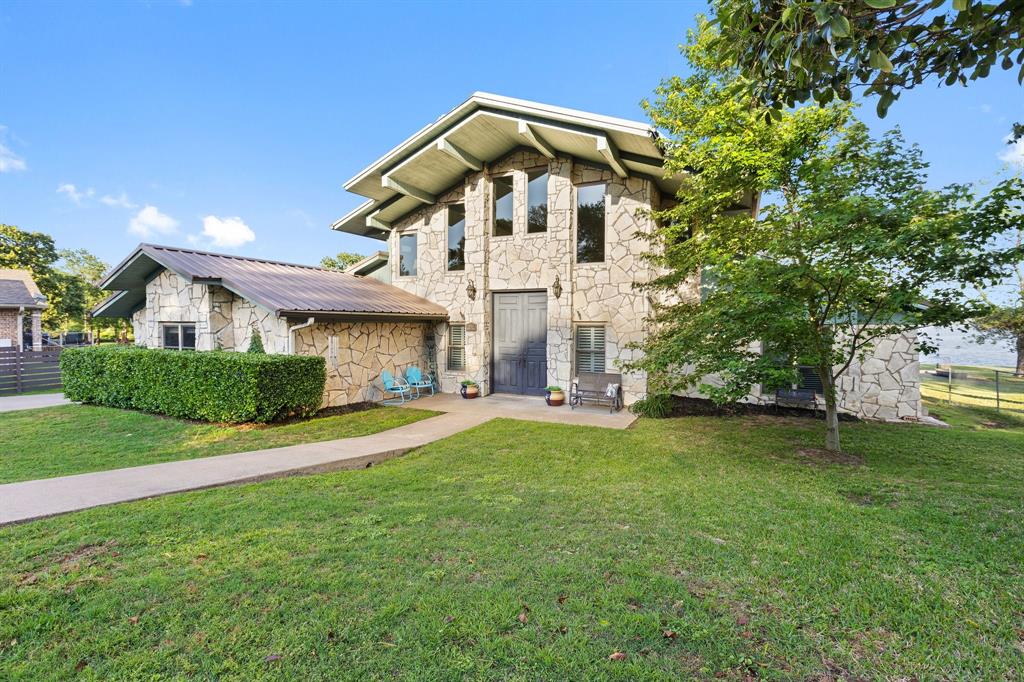 1035 Holiday Circle