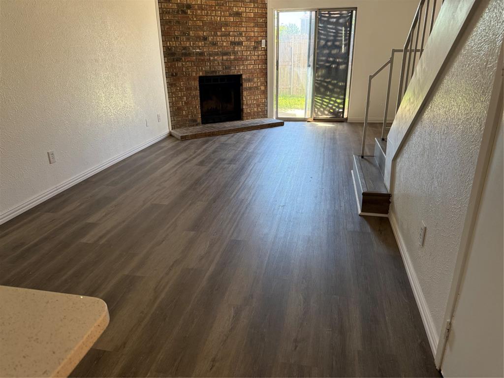 709 Lee Street 4