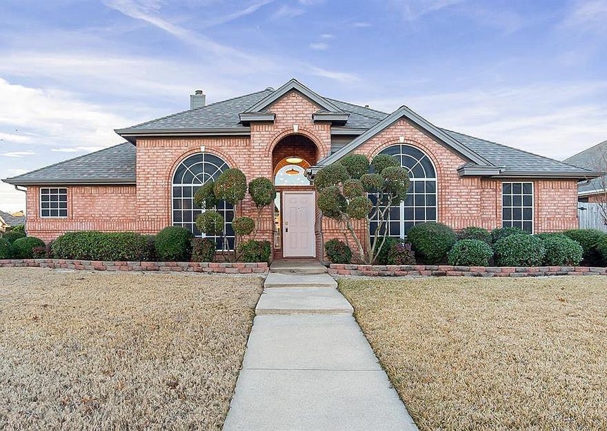 Keller one-story, beautiful open floor cozy home located in Keller ISD. Comes with Refrigerator, Washer, and dryer.  Easy access to major shopping areas. Quiet neighborhood. Two-car garage with additional space to park your RV or boat in the backyard. Schools and area information deemed accurate but agent or tenant to verify schools and square footage