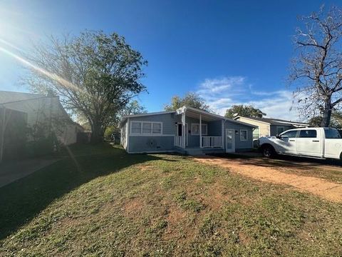 Photo of 842 S La Salle Drive, Abilene, TX 79605 (MLS # 21198082)