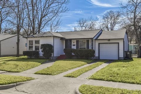 Photo of 1216 Britt Drive, Arlington, TX 76013 (MLS # 21165925)