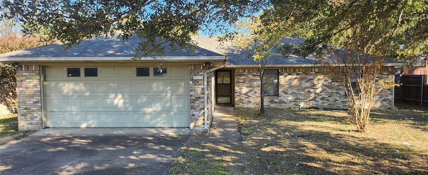 This house is SOLD AS IS. Buyer must do it's own due-diligence and verify everything themselves. Handyman Special! Investor Special! Located near Mt. Creek off I-20 on the beautiful hill community. This hidden gem won't last long. Price point perfect for cosmetic remodel project. Schedule for a showing today!
