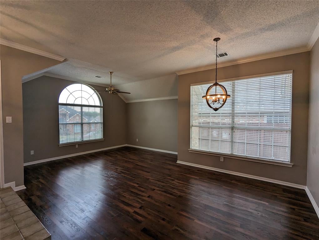 Photo of 2008 Valley Falls Avenue, Mesquite, TX 75181 (MLS # 21305288)