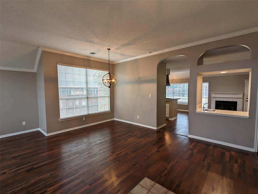 Photo of 2008 Valley Falls Avenue, Mesquite, TX 75181 (MLS # 21305288)