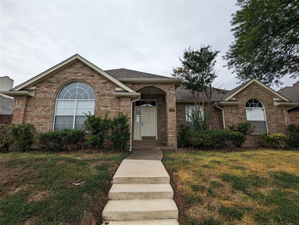 Photo of 2008 Valley Falls Avenue, Mesquite, TX 75181 (MLS # 21305288)