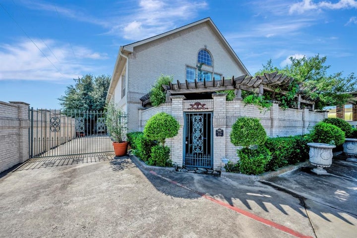 Photo 1 of 40 — 504 N Main, Euless, TX 76039