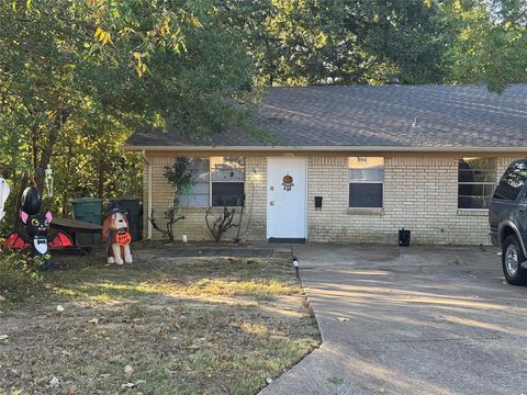 Photo of 1206 W Hunt Street, Sherman, TX 75092 (MLS # 21140959)