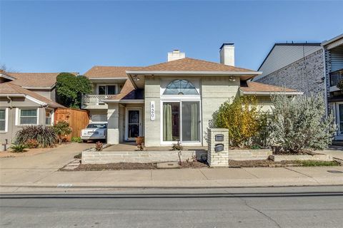 Photo of 820 Pavillion Street, Dallas, TX 75204 (MLS # 21125044)