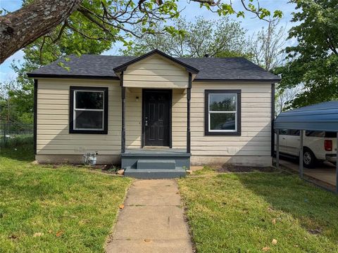 Photo of 627 E Woodard Street, Denison, TX 75021 (MLS # 21228257)