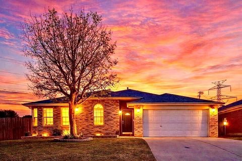 10604 Cobblestone Drive Benbrook TX 76126