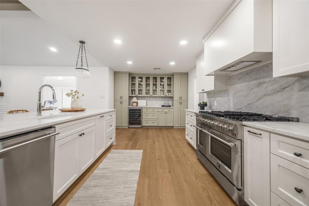 6214 Glennox Lane