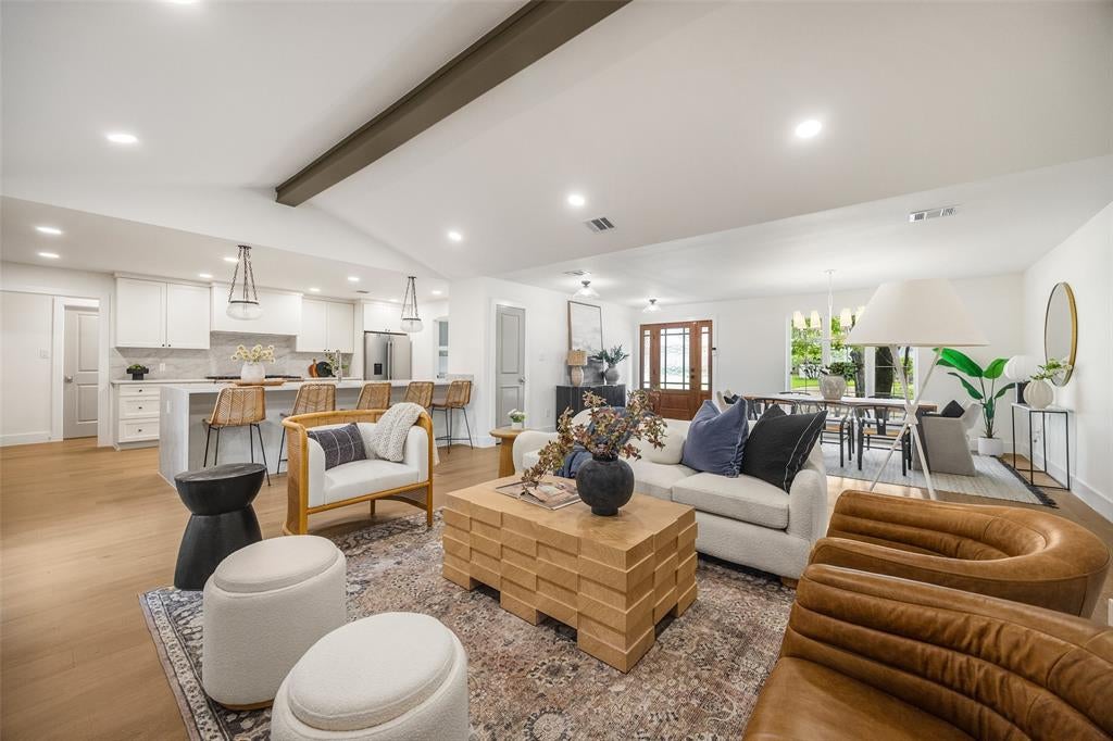 6214 Glennox Lane