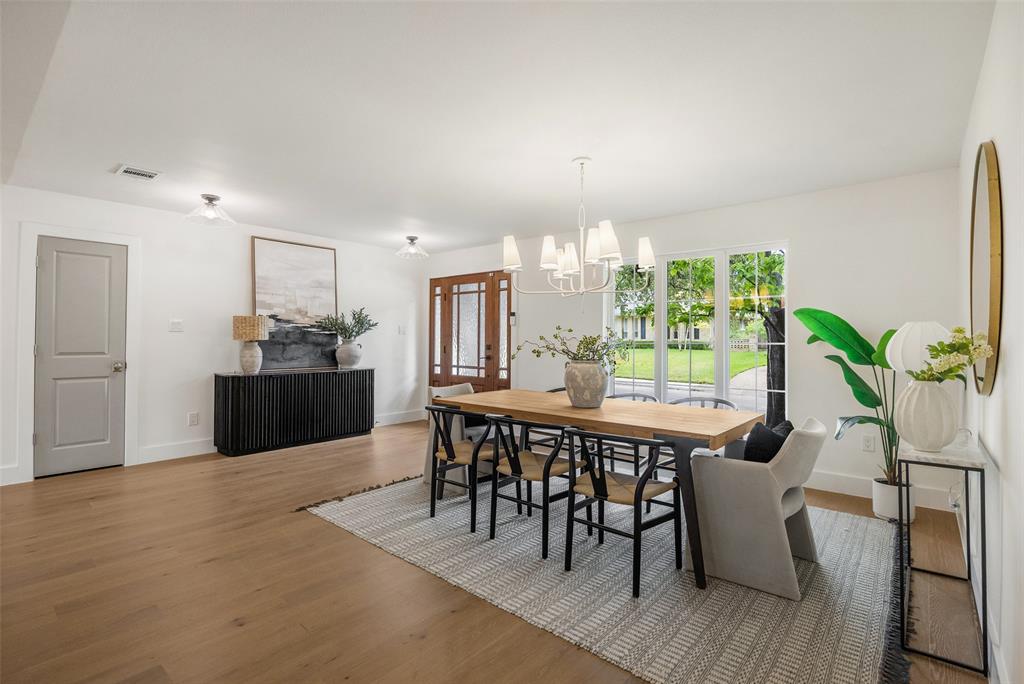 6214 Glennox Lane