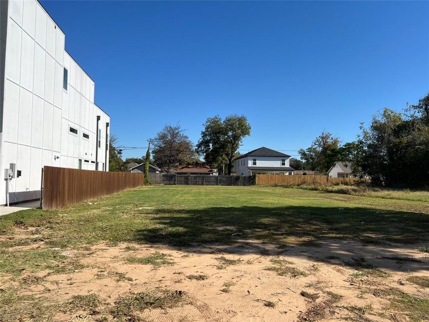 Nice flat cleared lot Zoned MF-2 (Multifamily).  Great opportunity for prospective developers or buyers to build 6 townhomes with direct access to downtown and I-45.  Owner will consider a partnership agreement to build out development.  Purchase as-is for $240k ($40k per unit) or $390k ($65k per unit) with Approved Plans. 


Buyer and buyer's agent to verify dimensions and allowable lot use and to verify all MLS information, including dimensions, square footage, schools, zoning, utilities, etc.  Survey available.