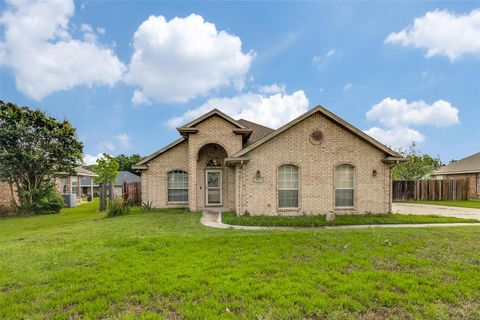 Single Family Residence in Lake Dallas TX 524 Ridgewood Street.jpg
