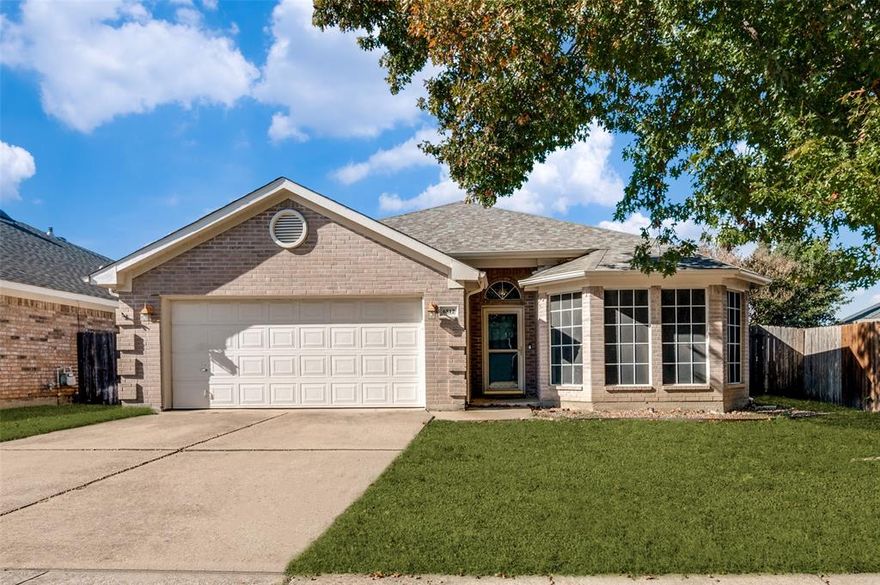 Welcome to this 4-bedroom, 2-bathroom home in the desirable Park Palisades neighborhood! Enjoy a bright, open floor plan with a main suite, and the first guest bedroom is set up as a theater room with surround sound. Relax in the sunroom or entertain in the fenced backyard. The home also includes an attached 2-car garage.
As part of the HOA, you’ll have access to a swimming pool and other community amenities. Perfectly located near hospitals, schools, shopping, and medical facilities, this home combines comfort, convenience, and neighborhood charm.