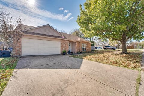 Photo of 210 Wilshire Drive, Glenn Heights, TX 75154 (MLS # 21126867)