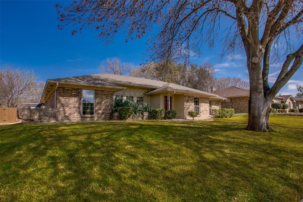 Photo of 2725 Winterstone Drive, Plano, TX 75023 (MLS # 20553873)