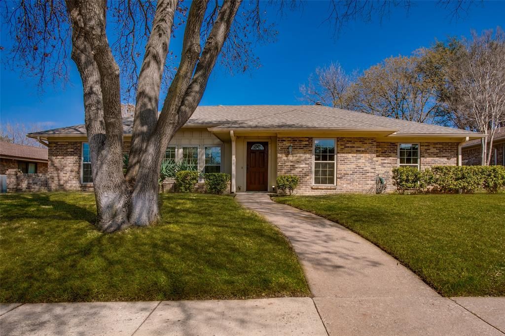 Photo of 2725 Winterstone Drive, Plano, TX 75023 (MLS # 20553873)
