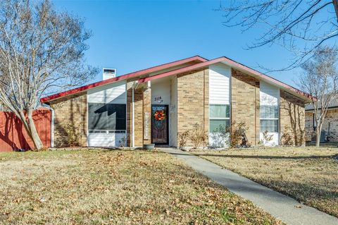 Photo of 3114 Fairgate Drive, Carrollton, TX 75007 (MLS # 21176919)