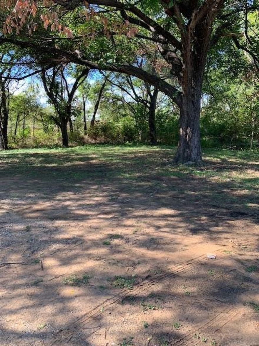 Great lot to build your new home.  Last lot on the end of the street.