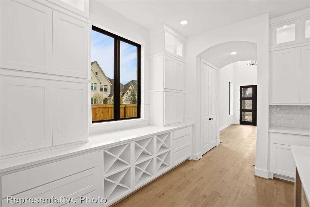 929 Shady Oaks Drive