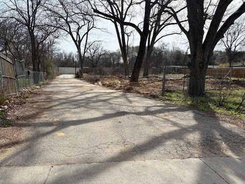 2784 E Overton Road Dallas TX 75216