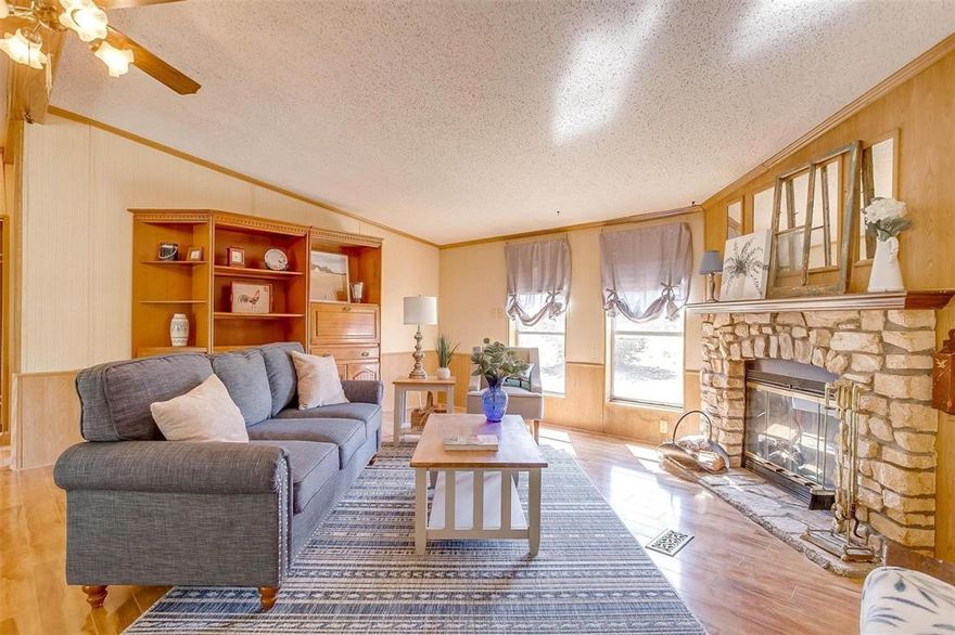 Beautiful magnolia trees shade the front of this well-kept home in Horseshoe Bend. This 3-bedroom, 2-bath home is truly move-in ready. Water heater, HVAC, dishwasher, and stove replaced in 2023. No HOA; however, membership to golf, clubhouse, use of boat ramp, and other amenities are available with dues. You'll want to see this one.