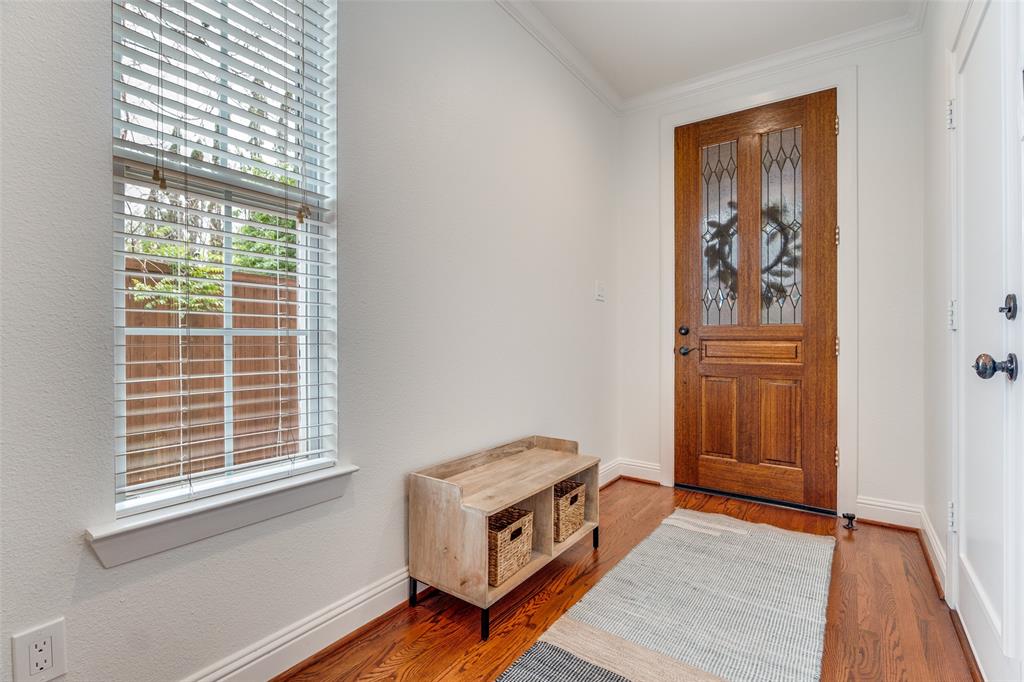 5620 Belmont Avenue 8