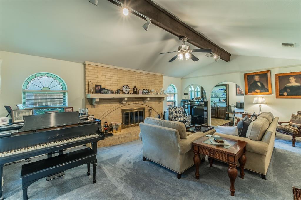 2221 Vanderbilt Court