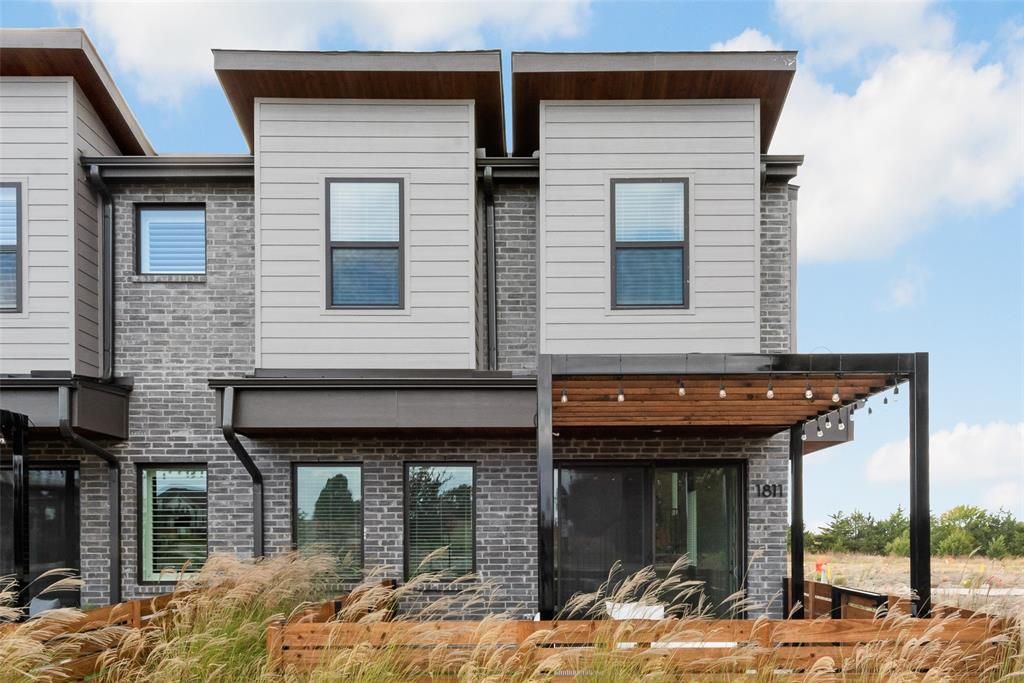 Photo of 1811 Parkview Dr, Melissa, TX 75454 (MLS # 21268706)