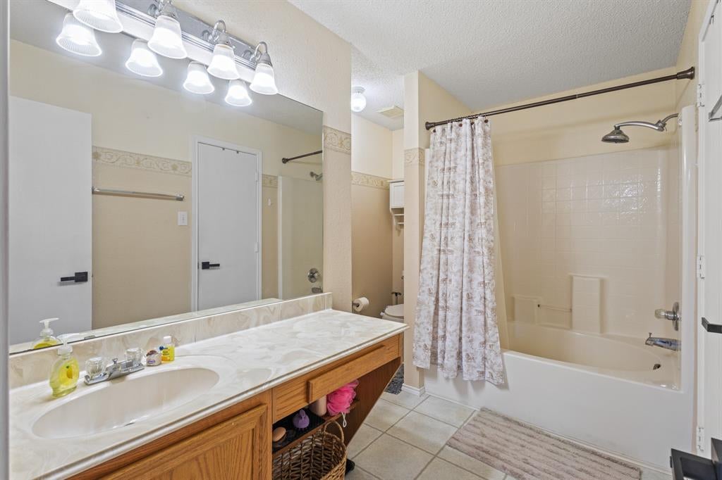 2501 Nogales Drive