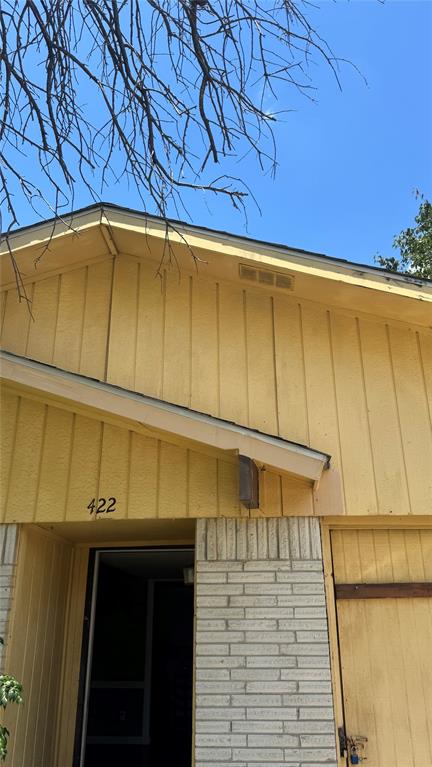 422 N Holiday Drive