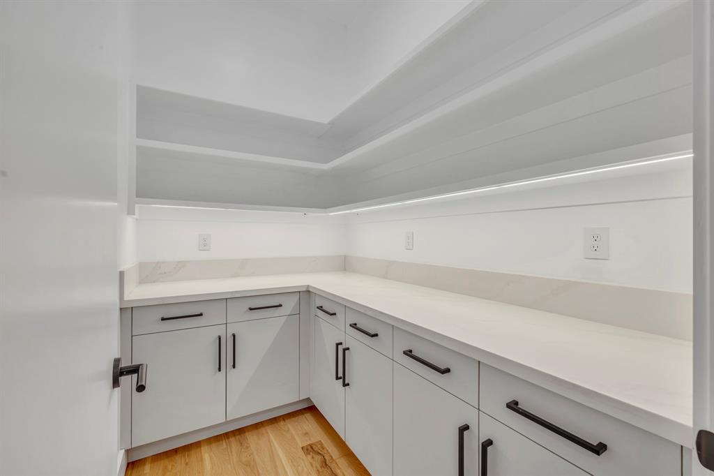 WILSHIRE HEIGHTS - Residential