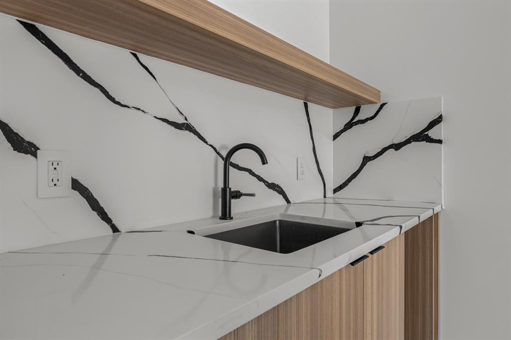 WILSHIRE HEIGHTS - Residential