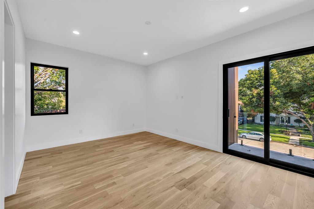 WILSHIRE HEIGHTS - Residential