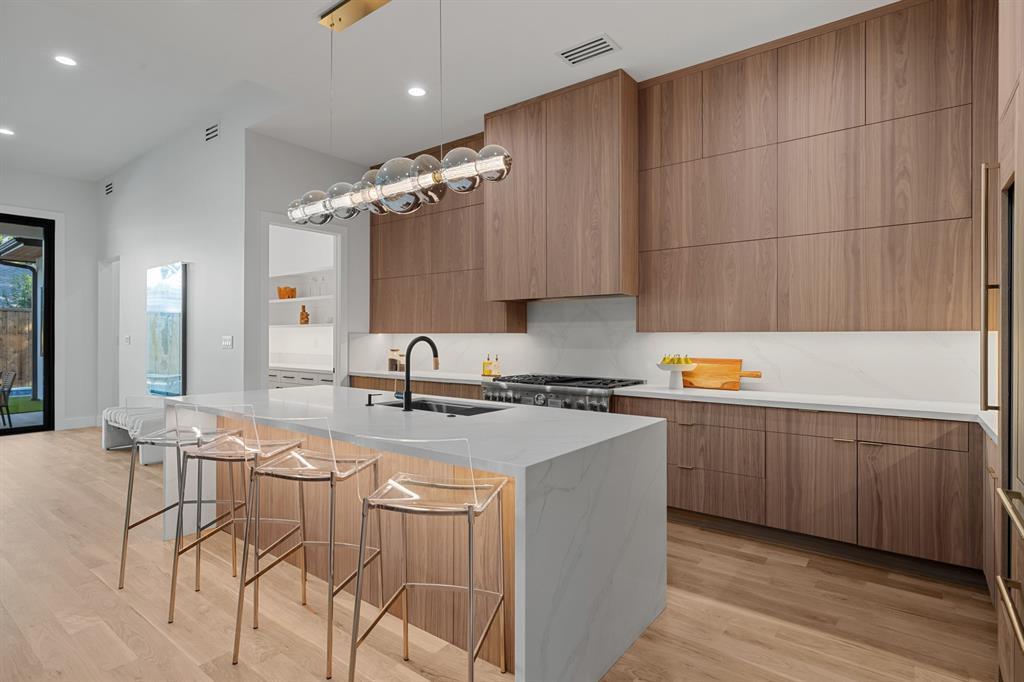 WILSHIRE HEIGHTS - Residential