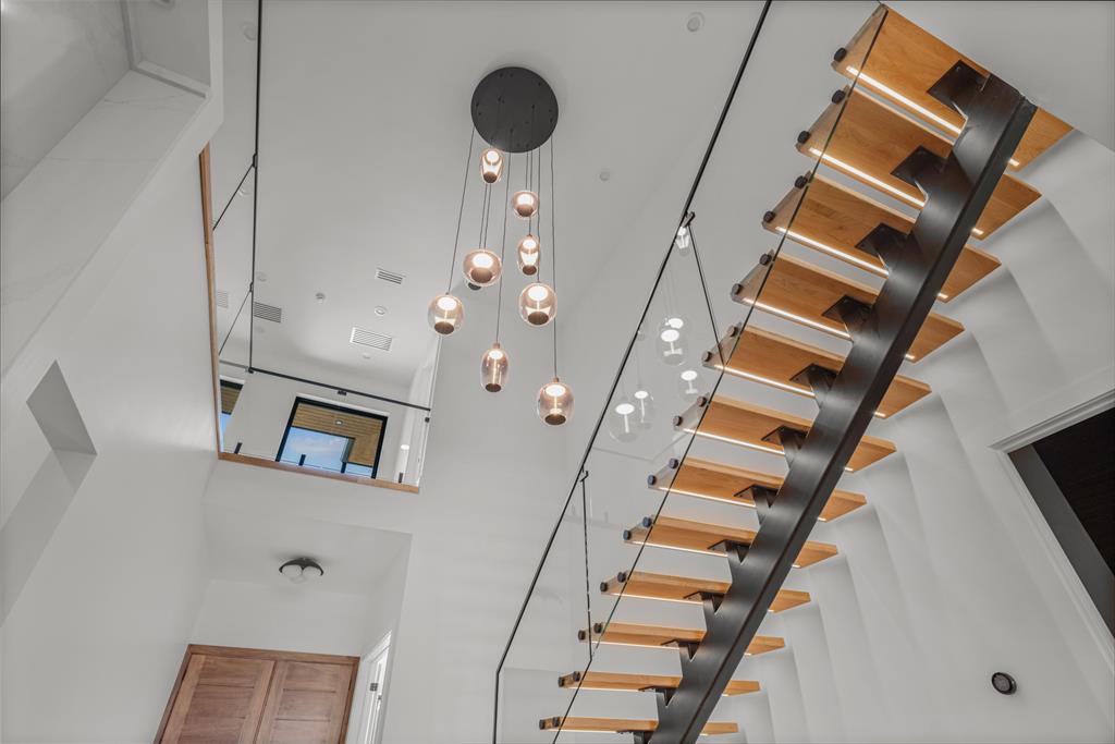 WILSHIRE HEIGHTS - Residential