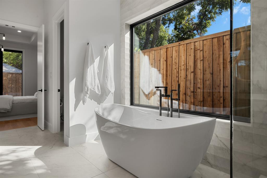 WILSHIRE HEIGHTS - Residential